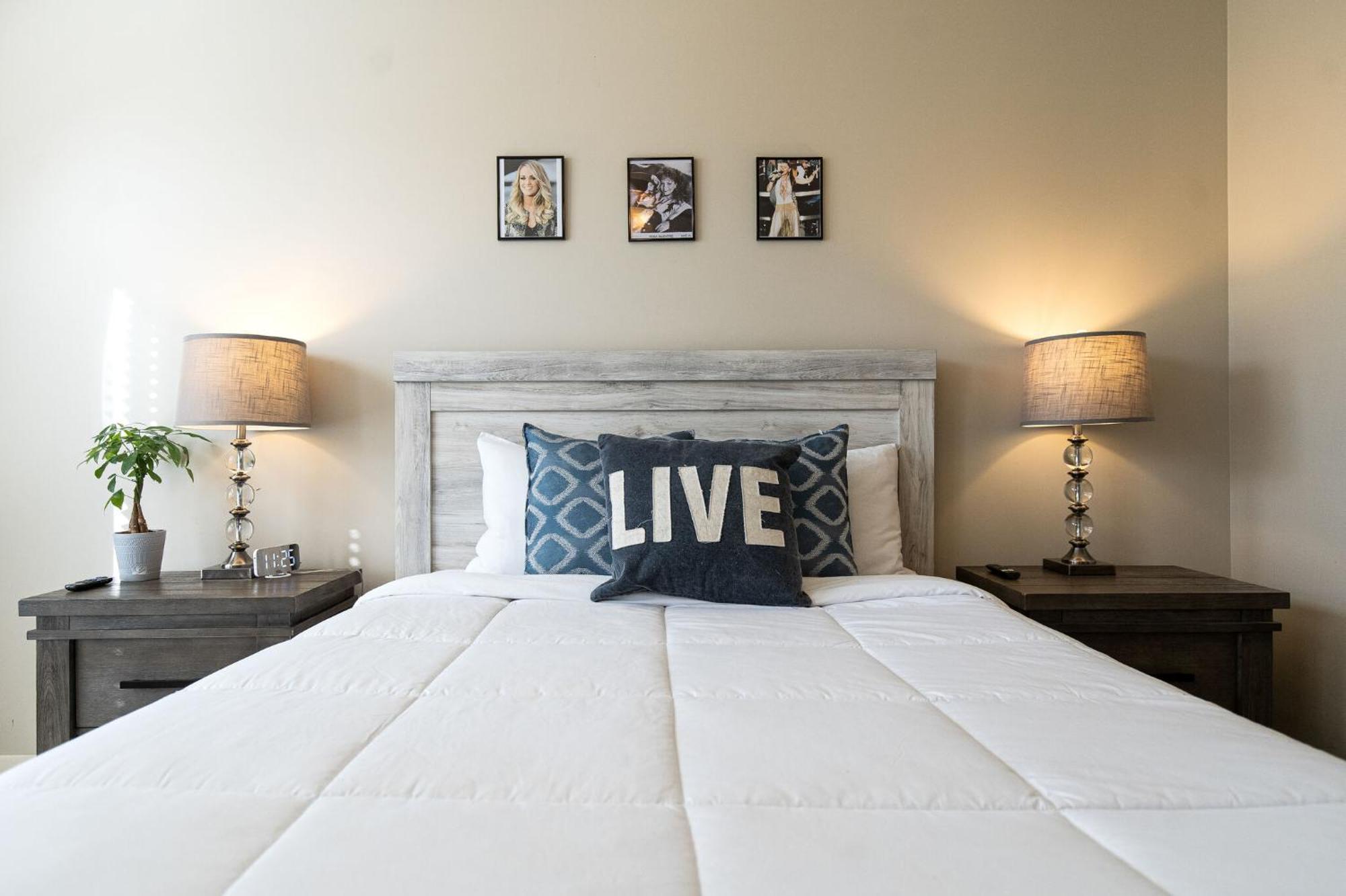 Апартаменты The Celebrity - Minutes To Broadway With A Balcony Нэшвилл Экстерьер фото